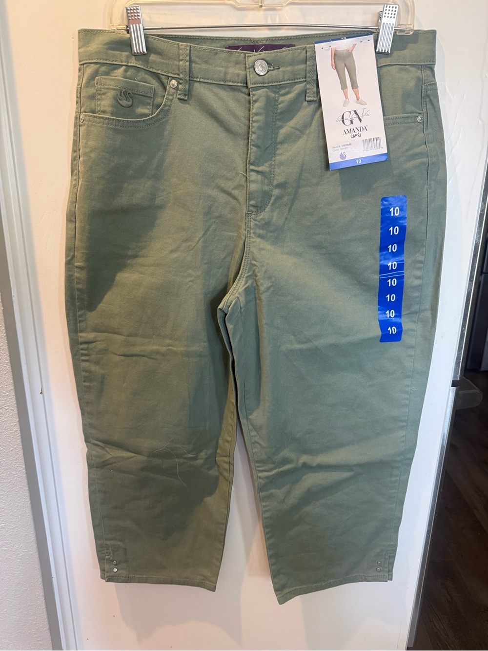 Gloria Vanderbilt Amanda Capris in Olive Size 10 - Picture 3 of 7
